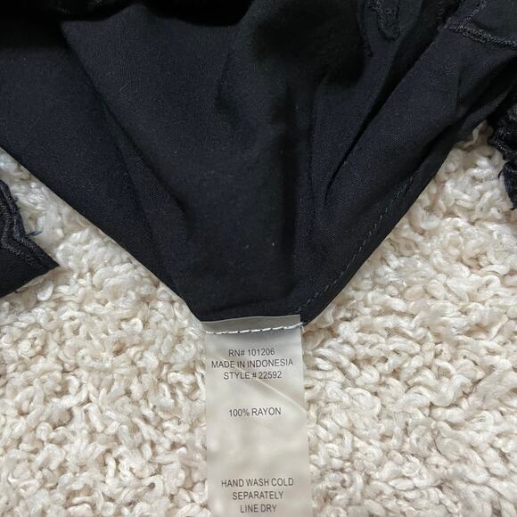 Soft Surroundings Half Moon Bay Embroidered Scallop Boho Button-Up Blouse - Picture 8 of 9